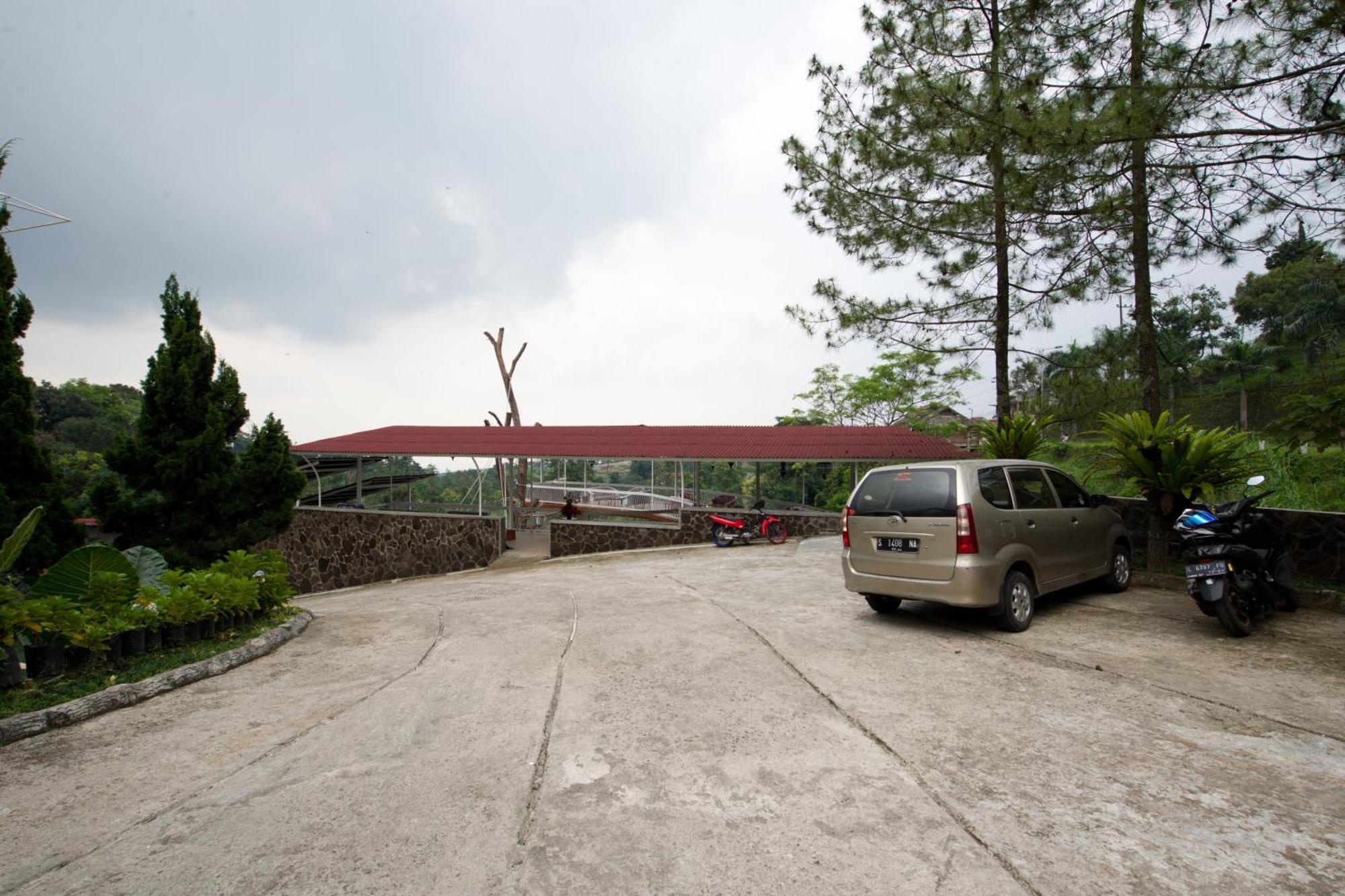 Capital O 3359 Pondok Wisata Jaden Trawas Mojokerto Ngoại thất bức ảnh